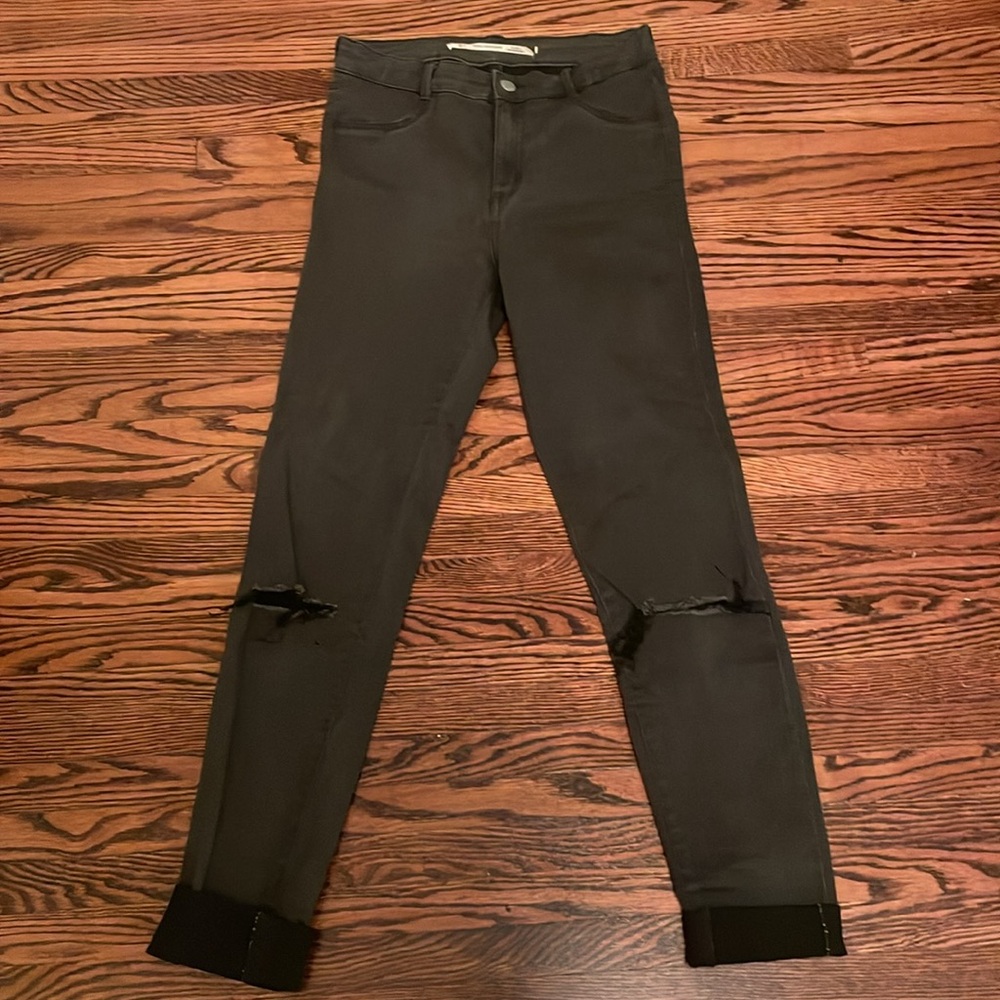 Zara women’s size 4 trafaluc denim makers. Grey colour. Natural fading.